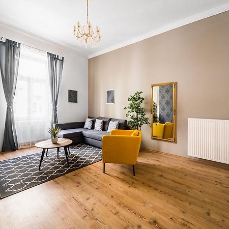 Nyar 3 Bedroom Centre Entire Home Budapest Exterior photo
