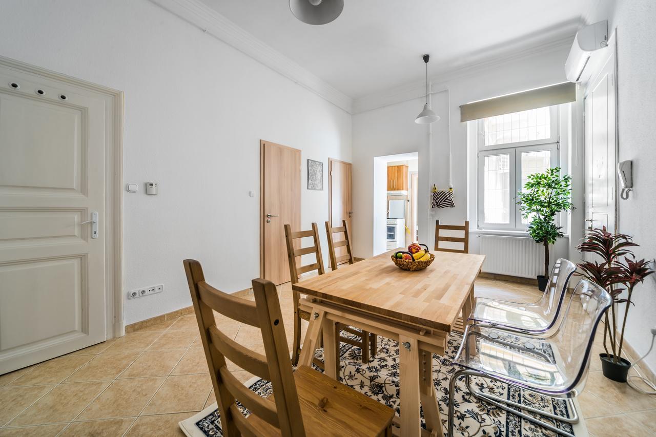 Nyar 3 Bedroom Centre Entire Home Budapest Exterior photo