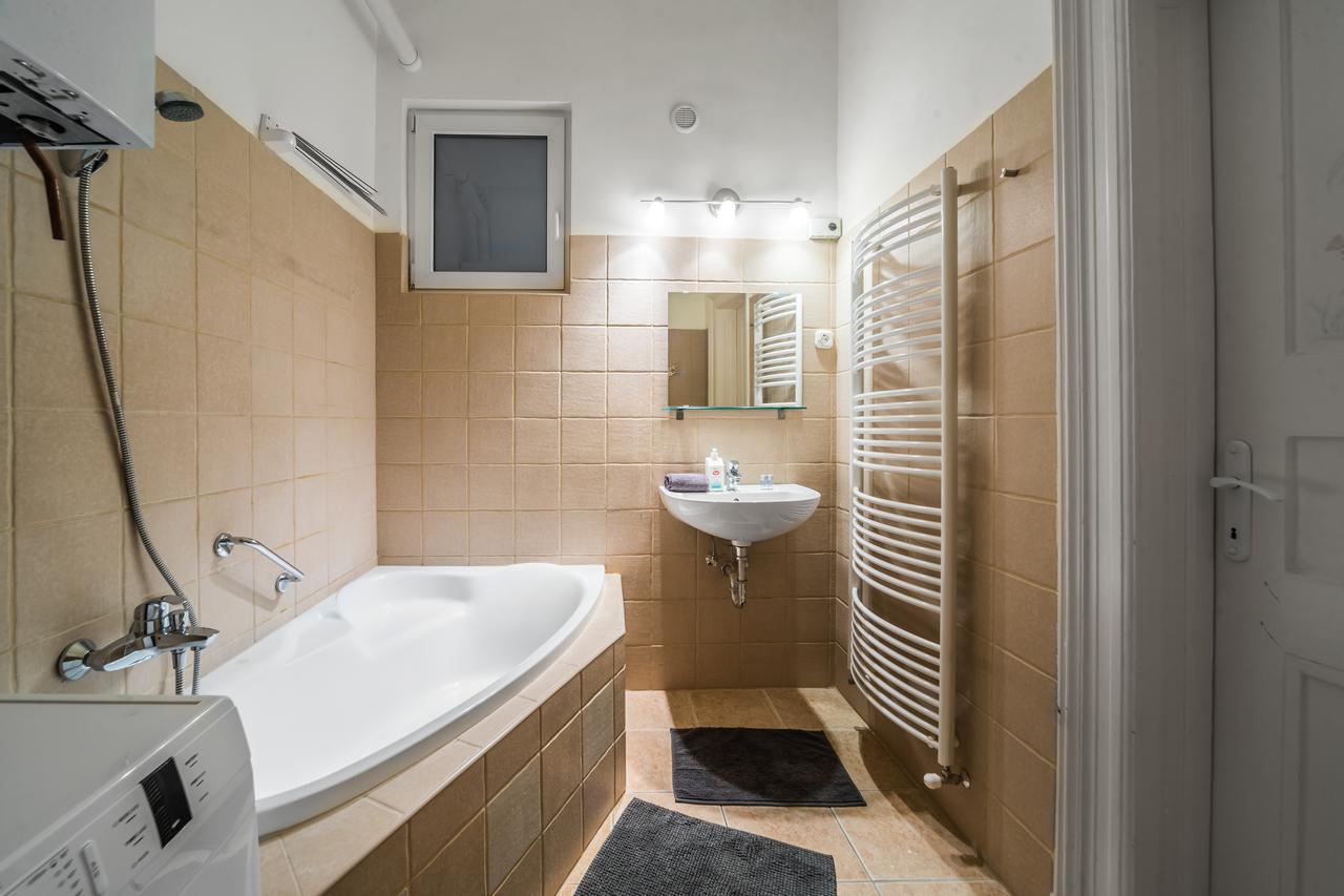 Nyar 3 Bedroom Centre Entire Home Budapest Exterior photo